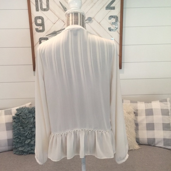 DONATED 🌿 ᴀ.ɴ.ᴀ 🌿 Peplum Dress Blouse - Picture 3 of 6